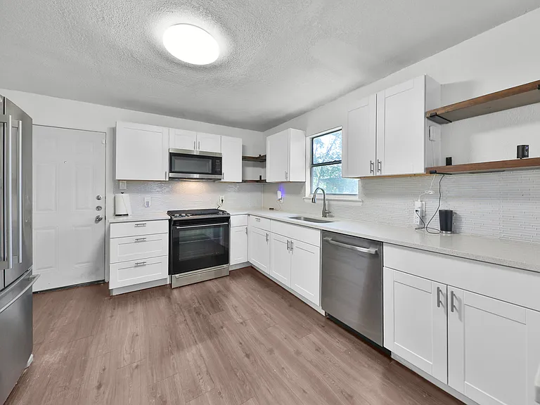 144 Alicia Ave — Photo 11