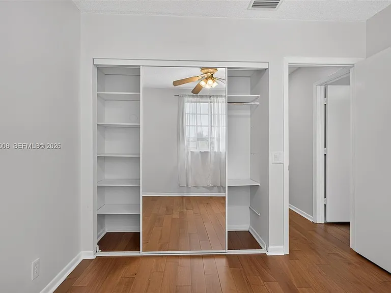 498 Cambridge Ln — Photo 32
