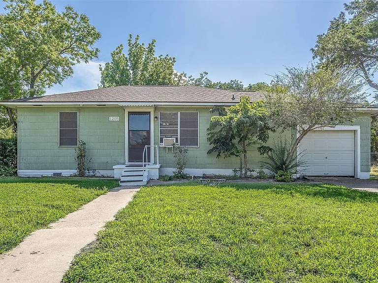 1205 Ewing St — Photo 1