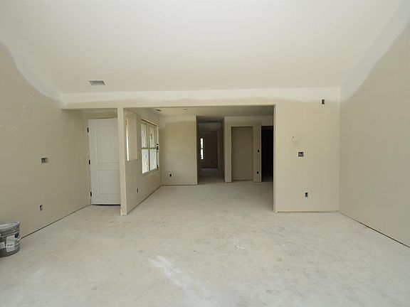 4th image of 108 Saint Andrews Ct