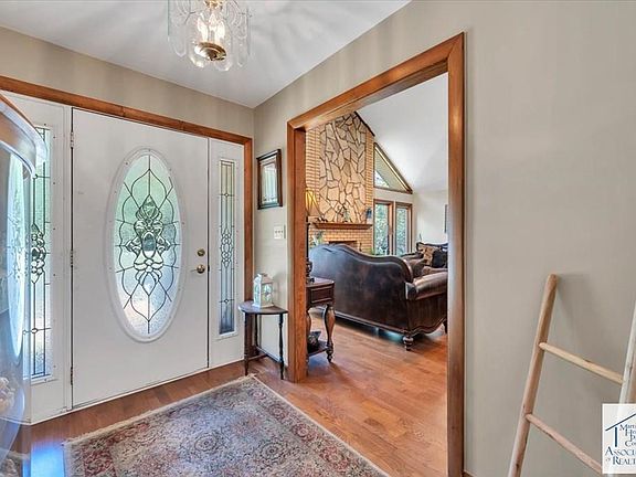 5th image of 153 Farmbrook Rd