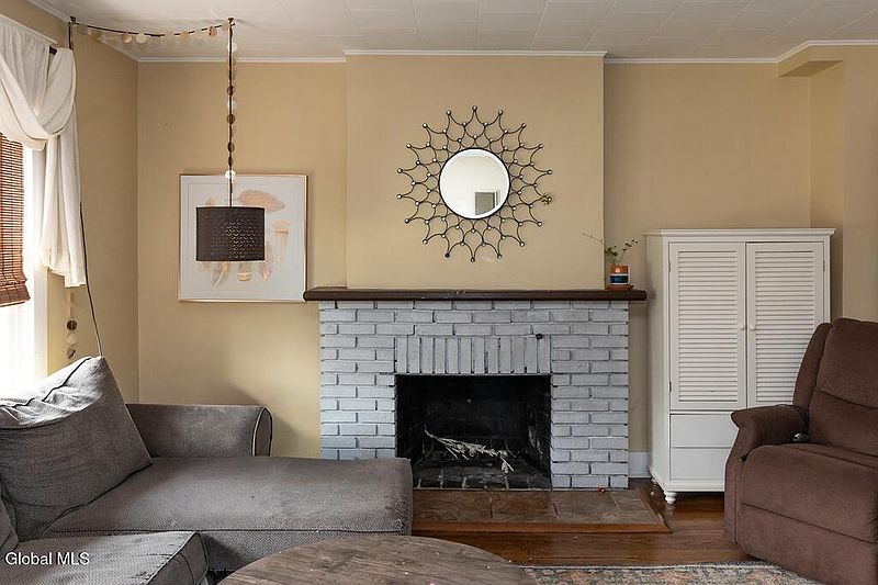 3rd image of 730 Hampton Avenue