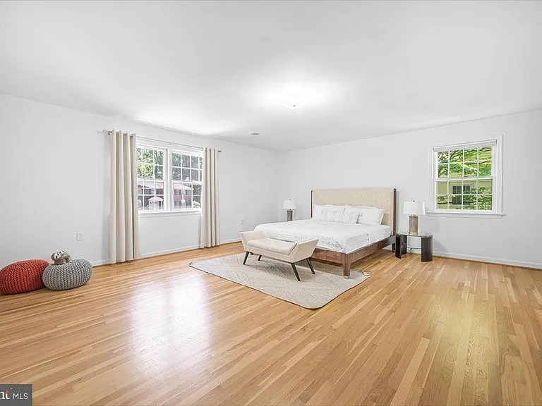 4025 N River St — Photo 25