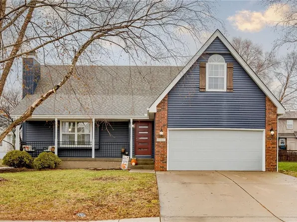 2716 SE Nottingham Dr, Lees Summit, MO 64063