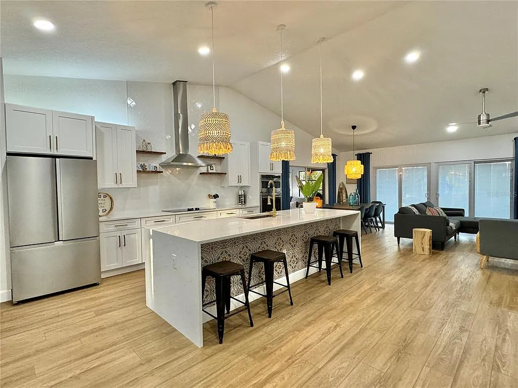 3 bed, 3.0 bath, 1937 sqft, $6,000 — Photo 3