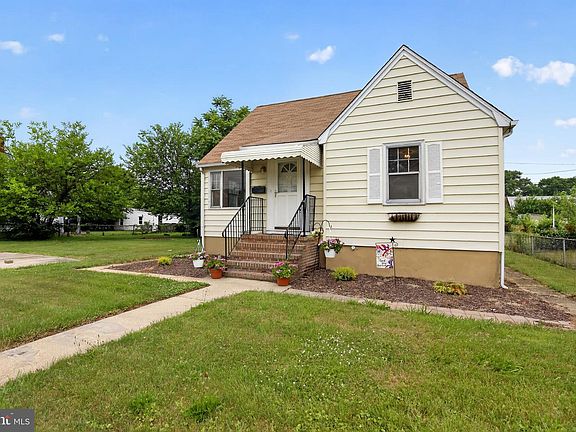 3rd image of 5709 Magie St