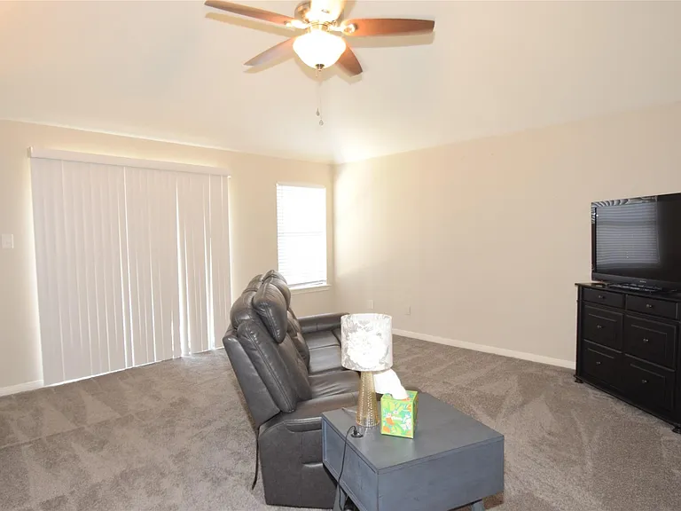 22922 Glenover Dr — Photo 23