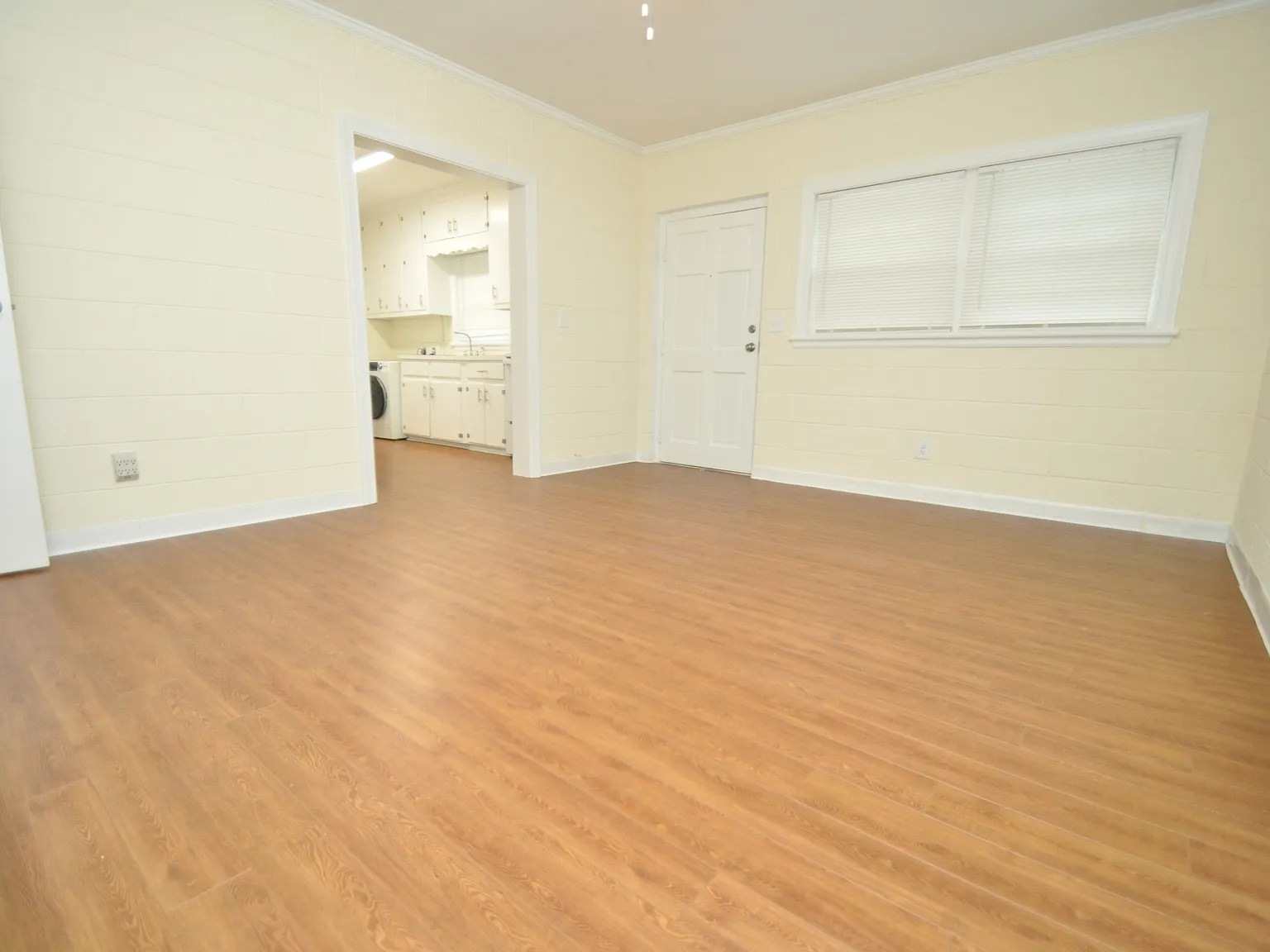 Immaculate & Affordable Home Available Immediately — Photo 4
