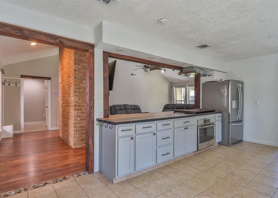 1st image of 15743 Boulder Oaks Dr