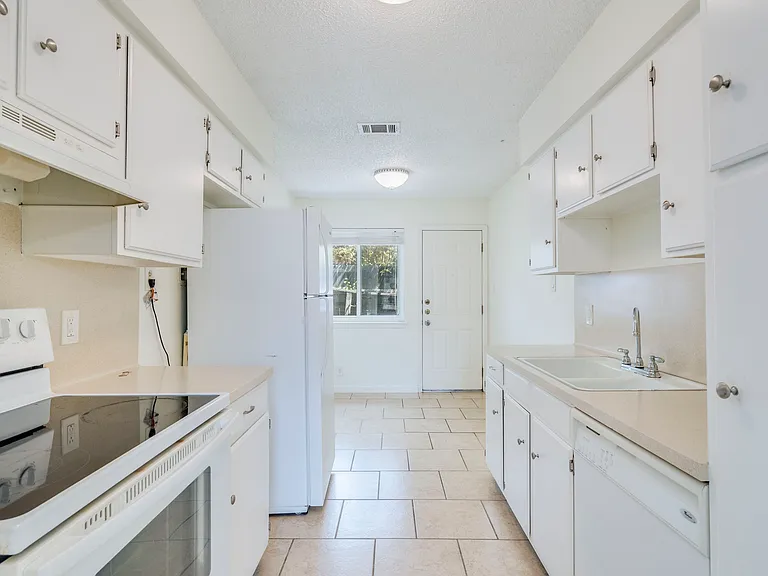 3404 Willowrun Cv #C — Photo 9