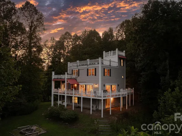 308 Flat Mountain Rd, Lenoir, NC 28645