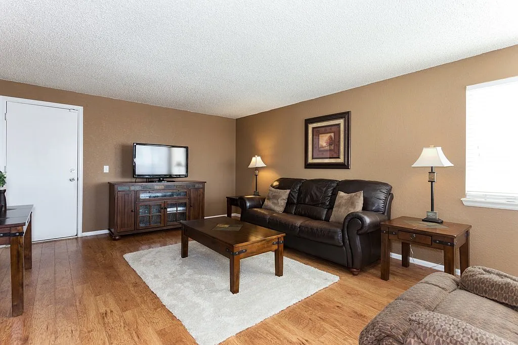 4 bed, 3.0 bath, 1890 sqft, $2,795 — Photo 4