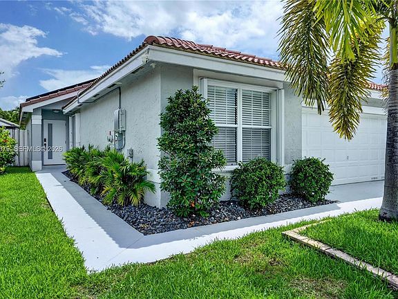 4th image of 17442 SW 18th St