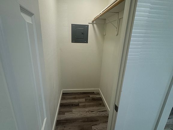 2nd image of 727 Gunstream Ln #8