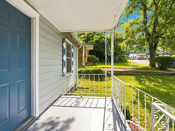 5th image of 821 W Greenwood Ave