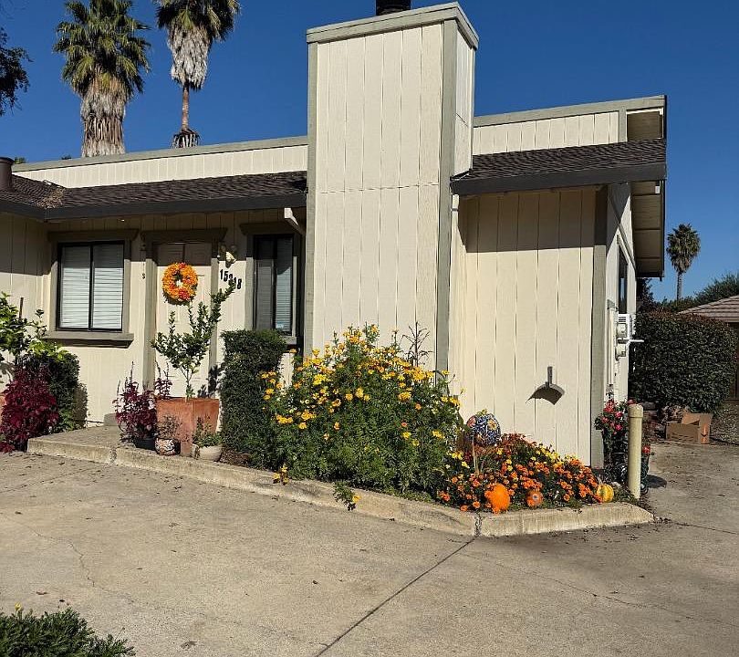 2nd image of 15318 Calle Enrique