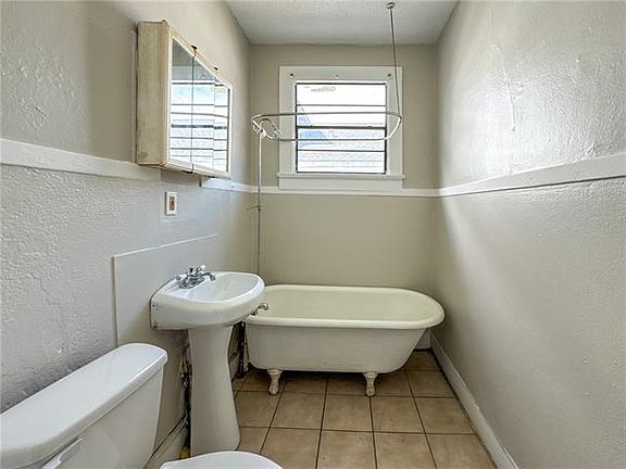 4th image of 8302 Oleander St