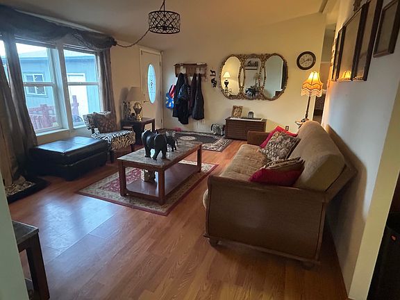 5th image of 728 NE Shoshone Dr