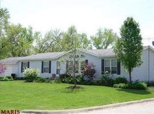 672 Washington St, Hawk Point, MO 63349