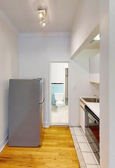 428 E 77th St #1A — Photo 5