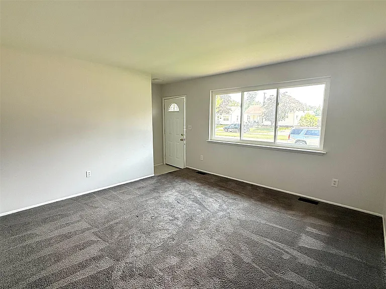 28476 Marquette St — Photo 2