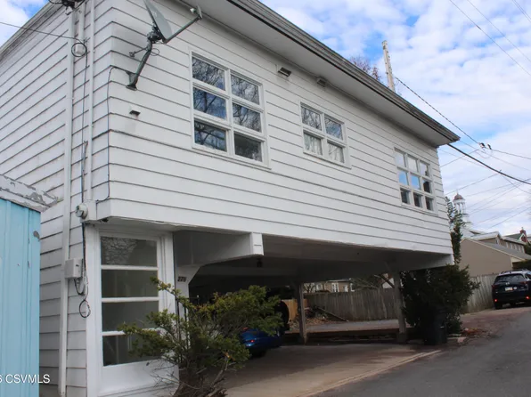 27 1/2 Apple Tree Aly, Lewisburg, PA 17837