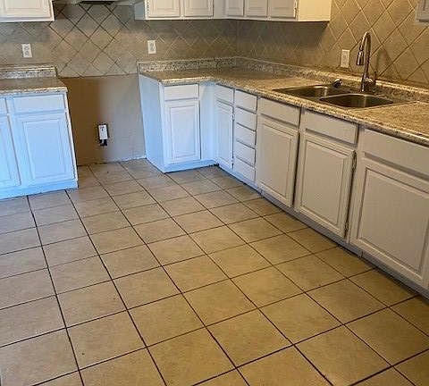 3rd image of 2431 W 15th St