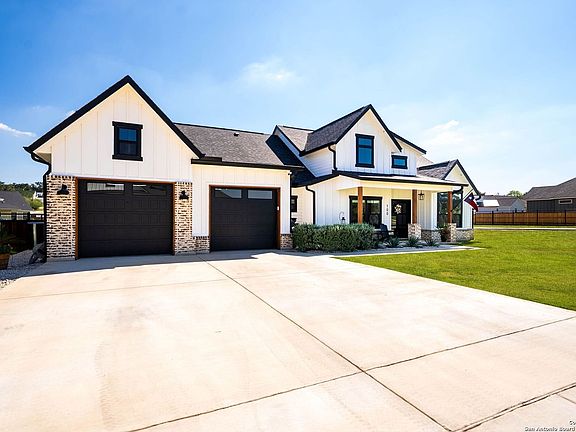 4th image of 100 E Magnolia Cir