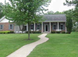 201 Oakwood Cir, Waverly, IA 50677