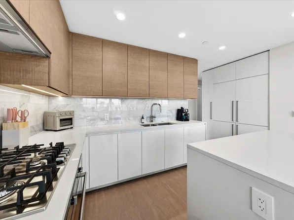 2108 Gilmore Ave #5104, Burnaby, BC V5C 0N8