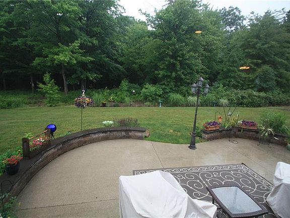 4th image of 3962 Hilltop Dr