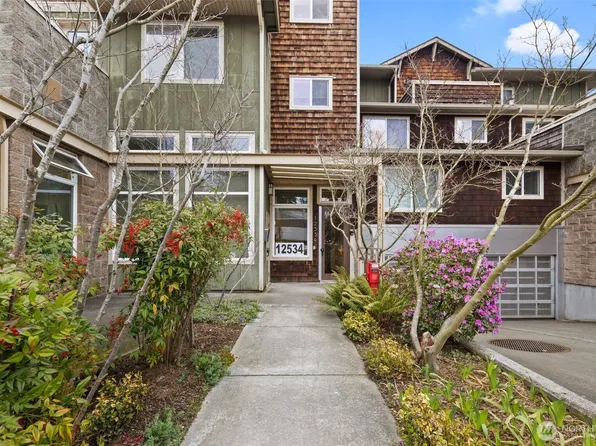 12534 15th Avenue NE #15, Seattle, WA 98125