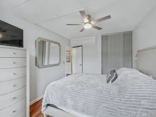 9977 Shore Road image 17 of 27