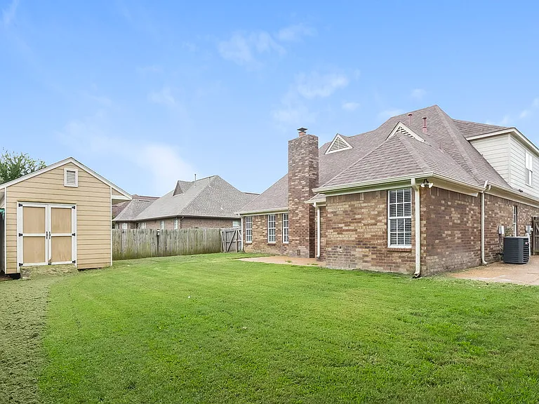 80 Tate Dr — Photo 17