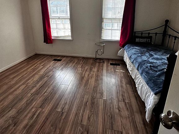 3rd image of 20592 Strath Haven Dr