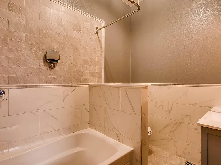 1732 N Clarkson St — Photo 18