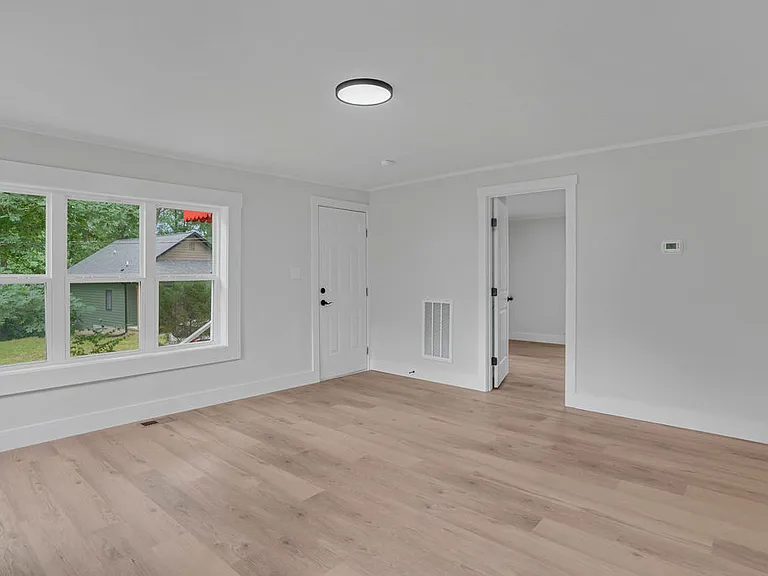 10 S Coulter Ave — Photo 18