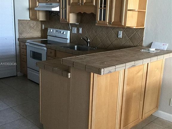 3rd image of 2903 N Miami Beach Blvd #605