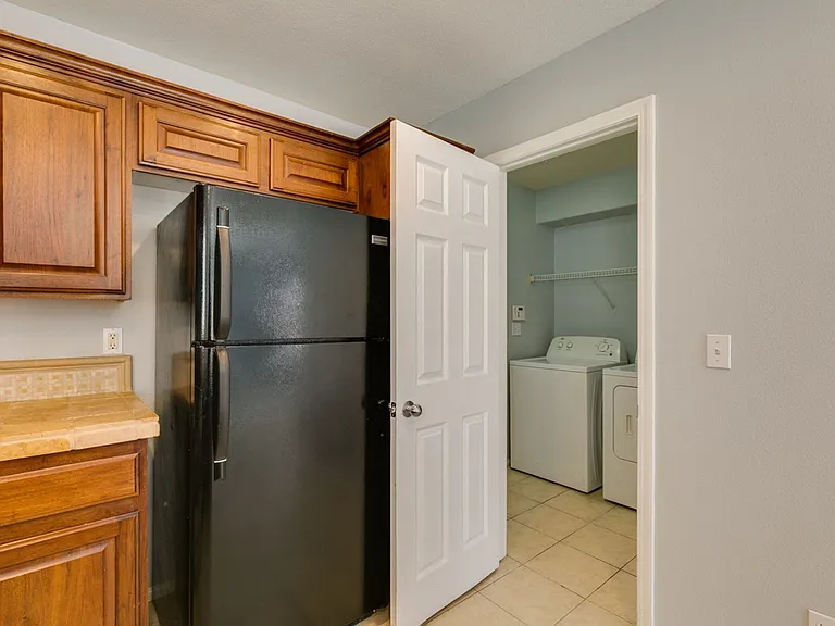8433 Spencer Canyon St — Photo 29