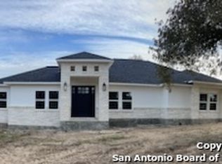 86 Trophy Ln, Poteet, TX 78065