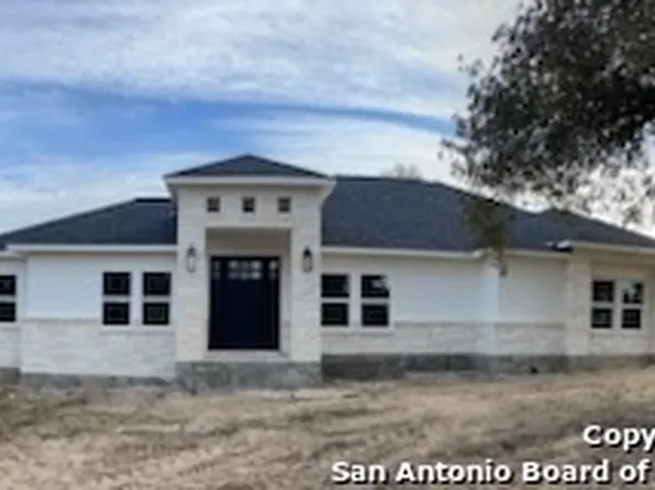 86 TROPHY LN, Poteet, TX 78065