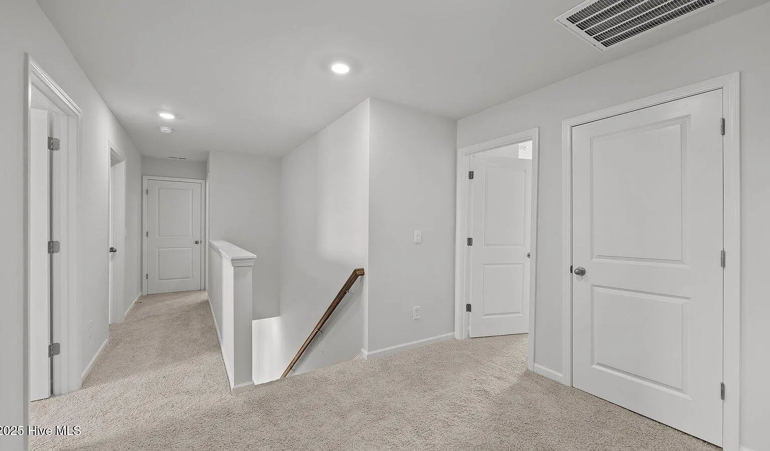 3 bed, 2.5 bath, 2340 sqft, $2,350 — Photo 3