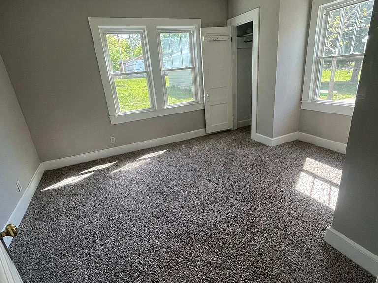 806 E Laurel St — Photo 9