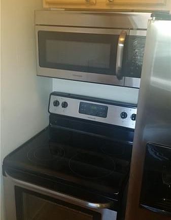 3rd image of 211 NE 16th Ct #A