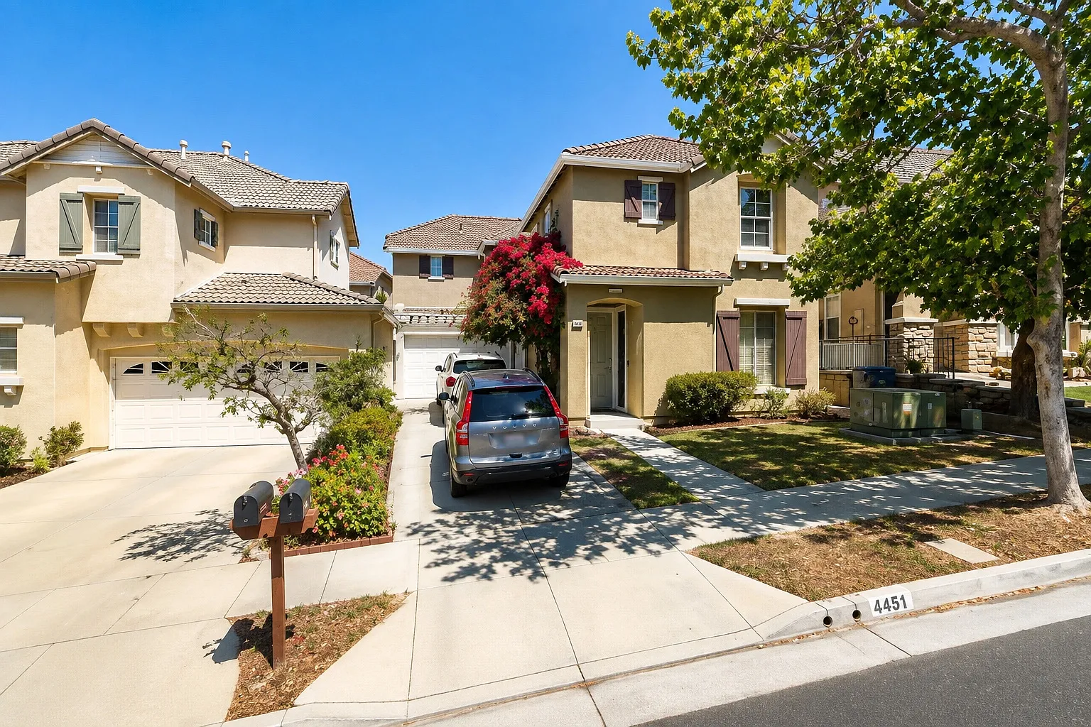 4 bed, 2.5 bath, 1989 sqft, $5,000 — Photo 1