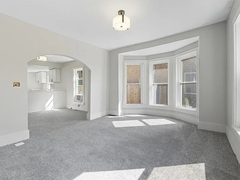 810 Avenue C — Photo 10