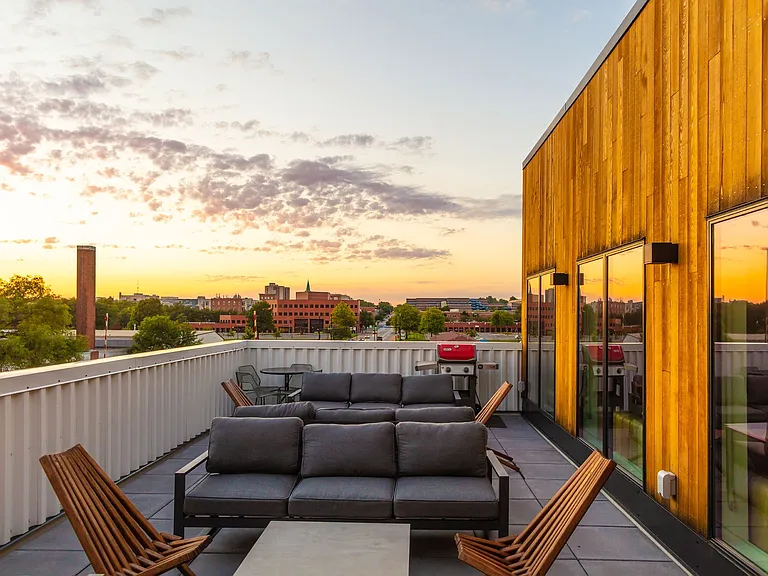 Rowat Lofts Apartments — Photo 11