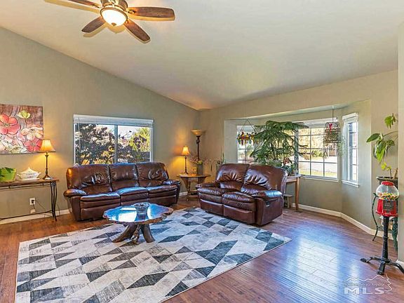 5th image of 255 Nicole Dr