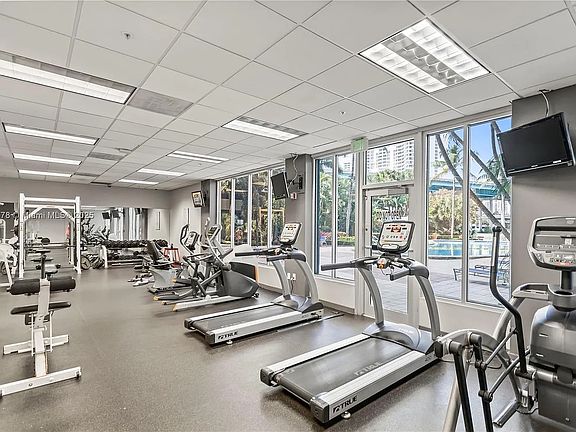 4th image of 19390 Collins Ave APT 1502