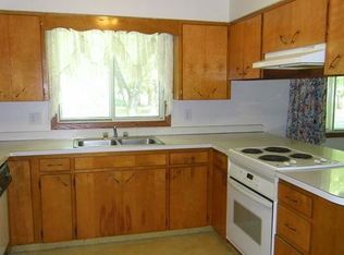 134 Maplewood Dr, Gwinner, ND 58040